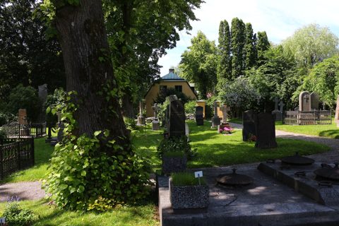 Solna kyrkas kyrkogård 01 1000 Solnabilder.jpg