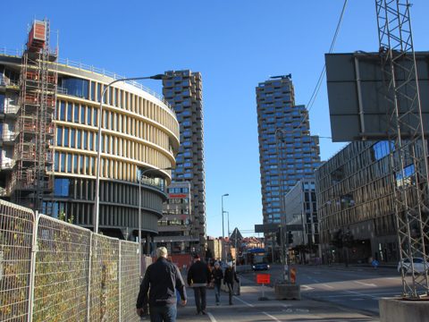 Norra tornen och kvarteret Forskaren, Solnavägen 6, Hagastaden, oktober 2022a.jpg
