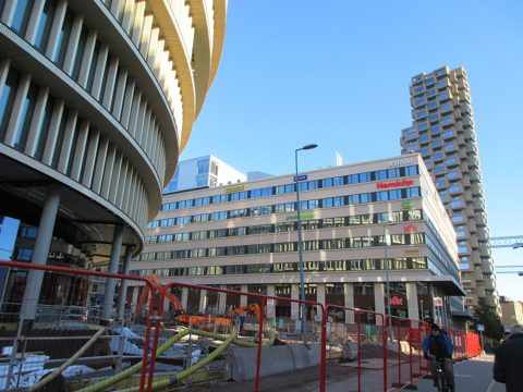Norra tornen och kvarteret Forskaren, Solnavägen 6, Hagastaden, oktober 2022c.jpg