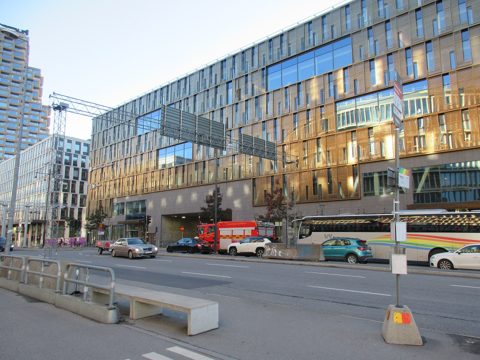 Kvarteret Molekylen, Solnavägen 3, Hagastaden, oktober 2022b.jpg