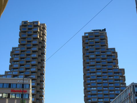 Norra tornen, Brf Innovationen (östra tornet) till vänster och Brf Helix (västra tornet) till höger, oktober 2022a.jpg