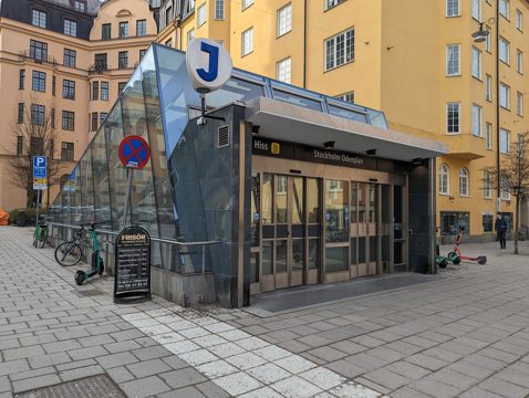 Odenplan, pendeltåg, 20230423, bild 2.jpg