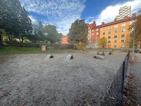 Solvändashundrastgård 06.jpg