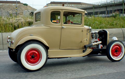 Hot rod in Sweden (3808725524).jpg