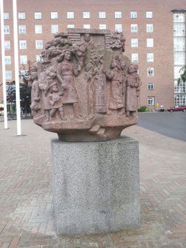 Vid sjukhusets grindar - Edvin Öhrström, 3.jpg