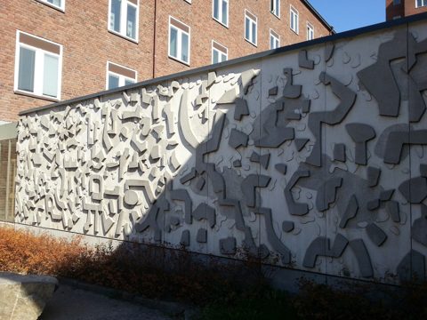 Fasadrelief - Karolinska Sjukhuset, 2.jpg