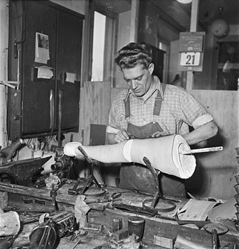 Work with a prosthetic limb in Stockholm 1951.jpg