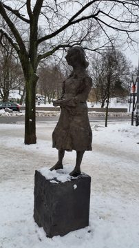 Elin Wägner håller tal - Siri Derkert 02.jpg