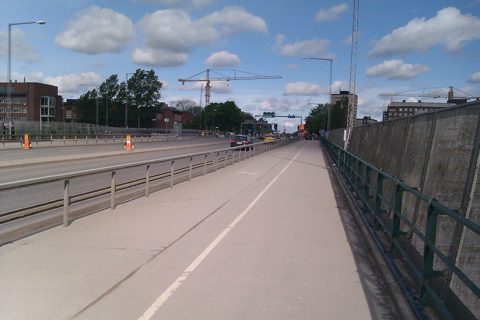 Solnabron 17 maj 2011, byggkranar vid Karolinska Sjukhuset - panoramio.jpg