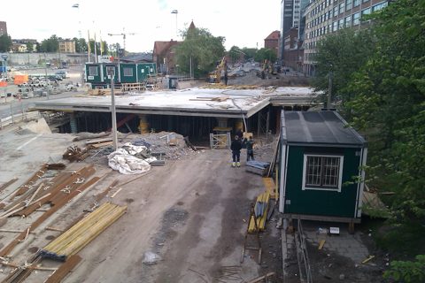 Solnabron 17 maj 2011, mot Norra Stationsgatan där man gjuter början på bottenplattan för den nya stadsdelen Norra Station, som blir klar år 2025. - panoramio (2).jpg