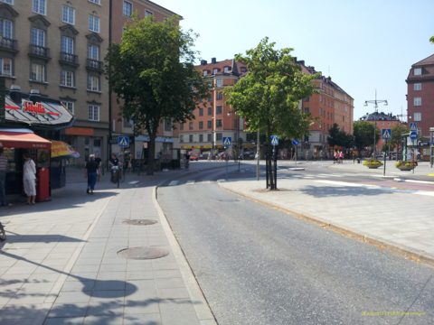 Busshållplatser vid St Eriksplan T-banestation, korsningen Torsgatan Odengatan, Vasastan, Stockholm - panoramio (1).jpg